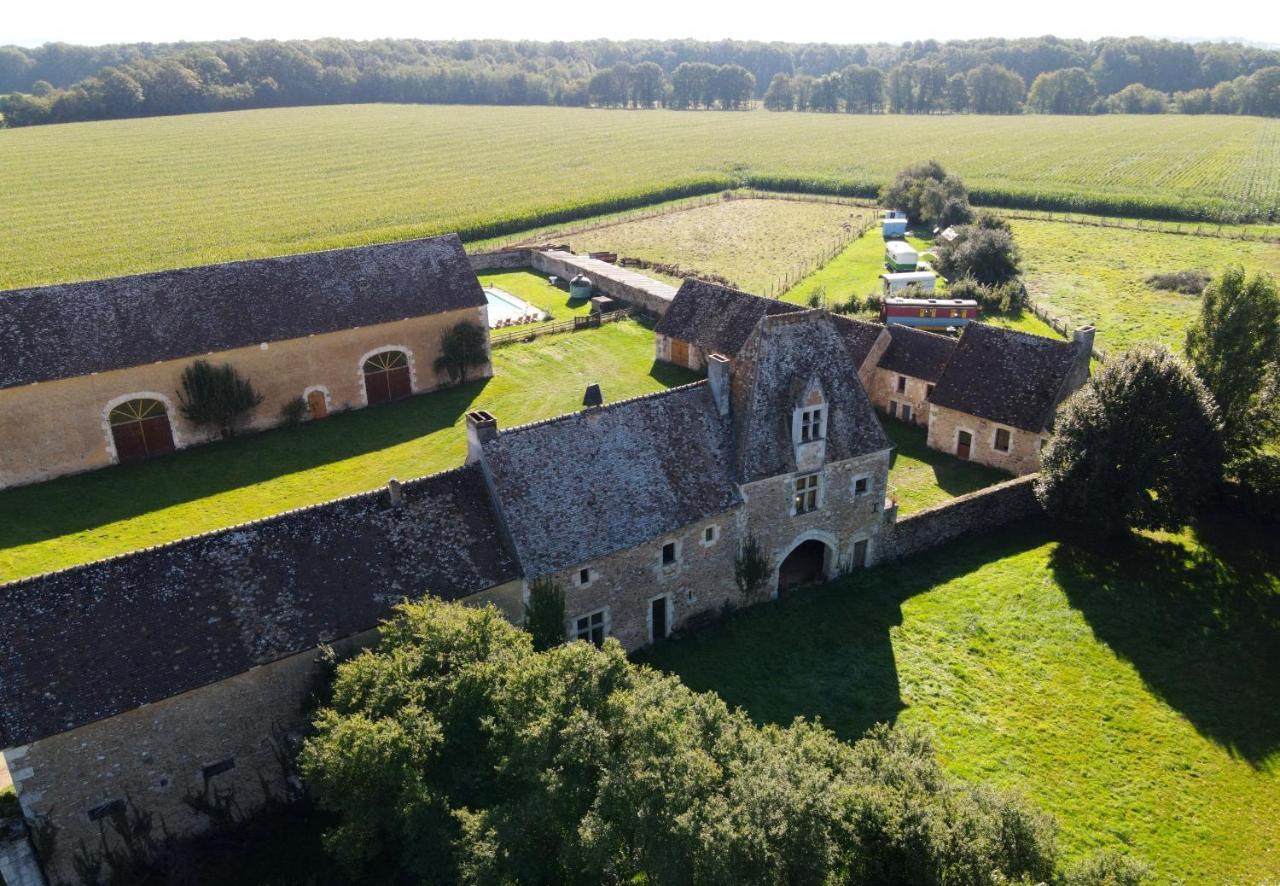 Manoir Du Bois Joly - Roulotte Vintage Guest House Margon  Exterior foto